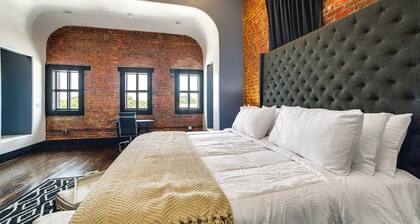 Historic Downtown Location: Marshall Studio Escape