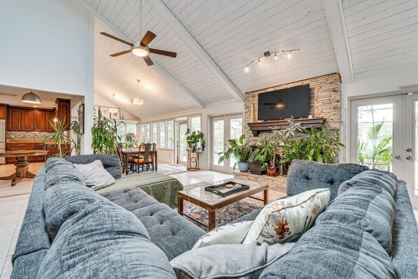 House (4 Bedrooms) | Interior - 10 Mi to Disney World: Lakeside Orlando Getaway! (Orlando)