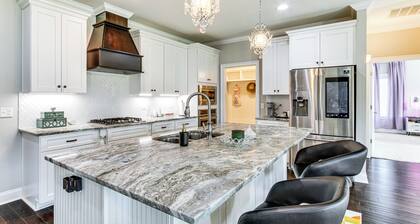 4 Mi to Dtwn: Stylish Home w/ Large Yard in Dothan