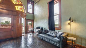 Apartment (0 Bedroom) | Interior