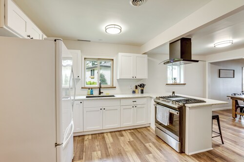 Fisher's Paradise: Lakefront Cottage in Baldwin!