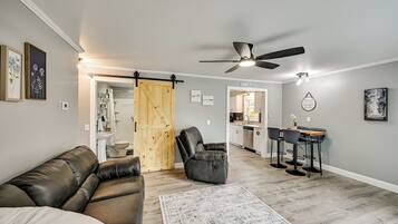 House (2 Bedrooms) | Interior