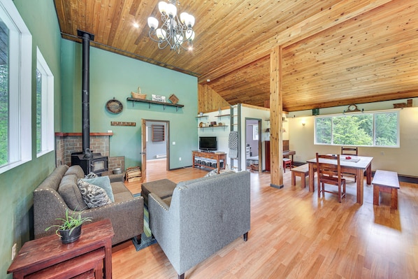 House (3 Bedrooms) | Interior - Rustic & Modern Home w/ Forest Views in Newport! (Newport)