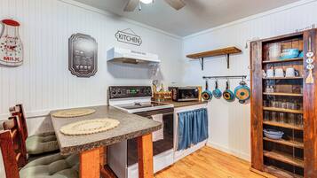 Apartment (0 Bedroom) | Interior