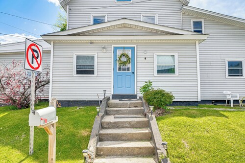 Lake & Mtn Views: Vermont Couple's Retreat!