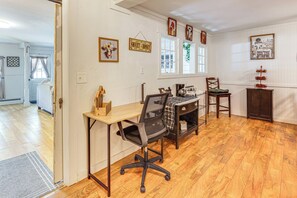 Apartment (0 Bedroom) | Interior - Lake & Mtn Views: Vermont Couple's Retreat! (Barton)