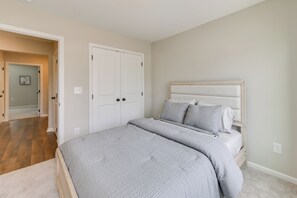 Apartment (3 Bedrooms) | Interior - 5 Mi to Auburn University: Sleek Townhome w/ Patio (Opelika)