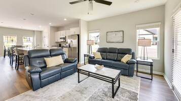 Apartment (3 Bedrooms) | Front of property