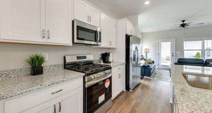 5 Mi to Auburn University: Sleek Townhome w/ Patio