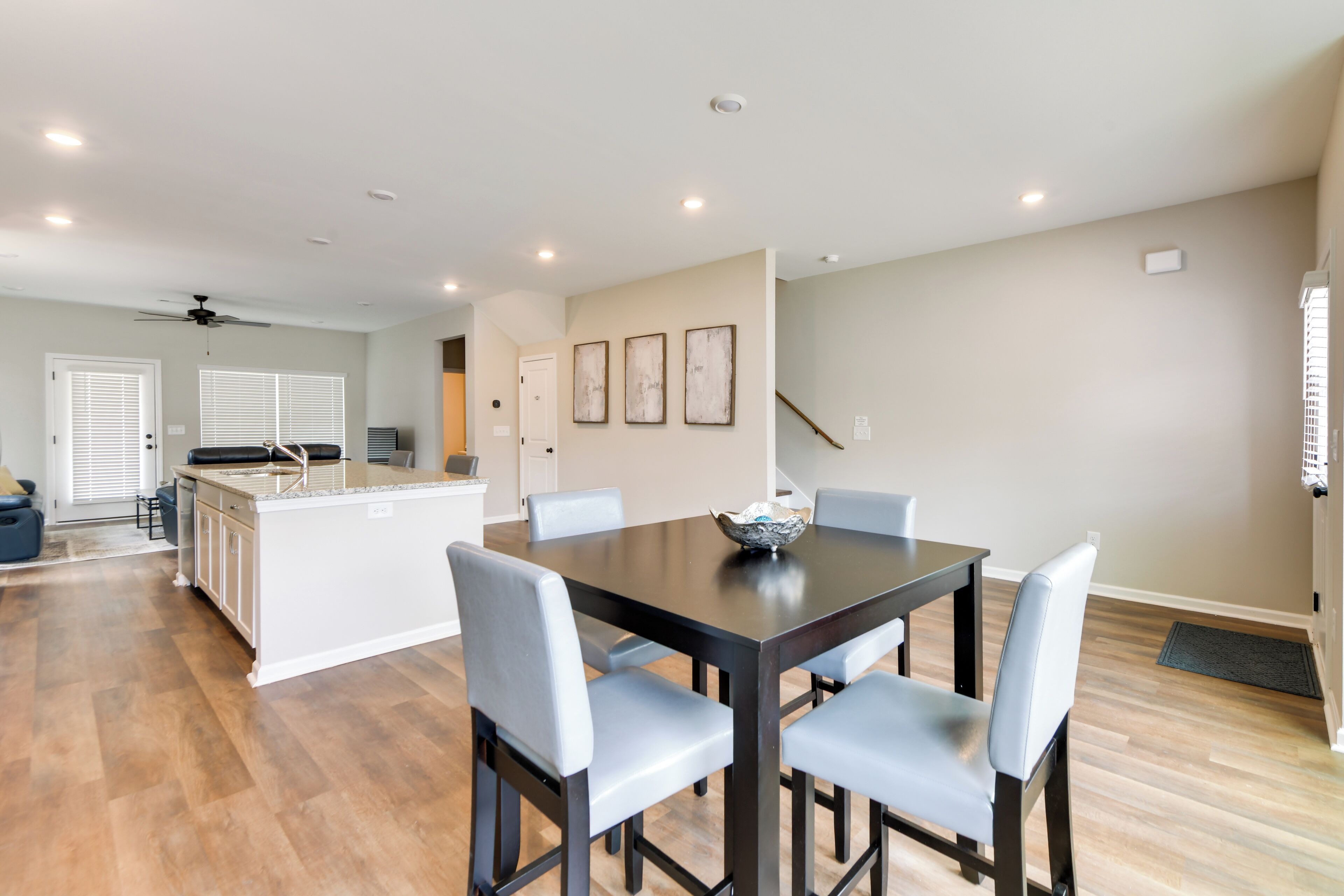 المنشأة من الداخل