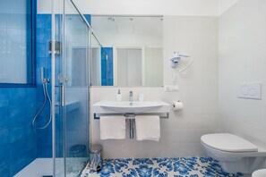 Shower, hair dryer, bidet, towels