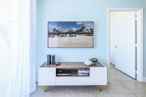 4862 Cayview Ave 408-10 - Close to EPIC and Convention * next to pool (Orlando)