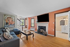 Fernseher, Kamin, Arbeitsbereiche