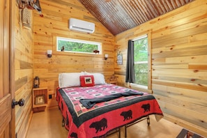 2 bedrooms, WiFi, bed sheets - Colorado Cabin Vibes + Firepit & Pickleball Fun (Wimberley)
