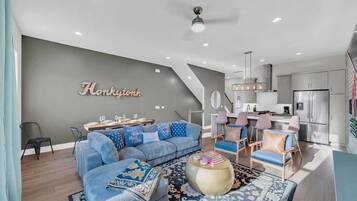 Nhà | 4 phòng ngủ, bàn, truy cập Internet tốc độ cao