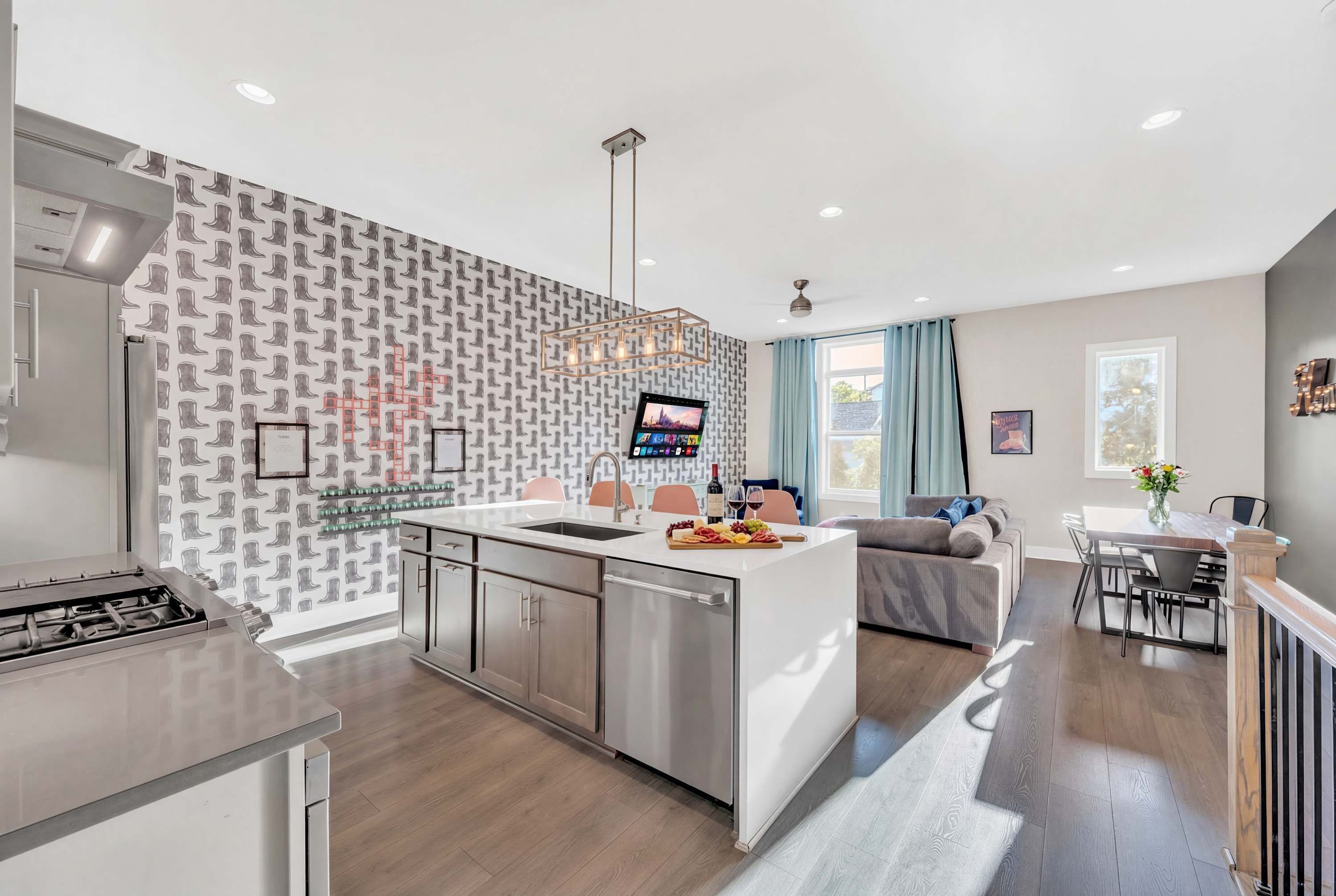 House | 4 bedrooms, desk, Internet