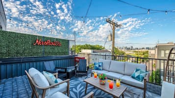 House | 4 bedrooms, desk, Internet