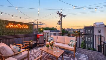 House | 4 bedrooms, desk, Internet