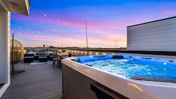 House | 4 bedrooms, desk, Internet