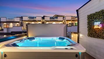 House | 4 bedrooms, desk, Internet