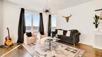 Casa | 4 camere, una scrivania, Internet