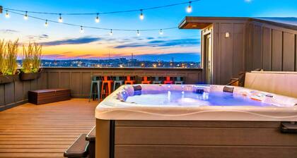 Rooftop Deck Hot Tub Retreat in Downtown Nashville