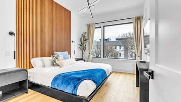 Huis | 4 slaapkamers, een bureau, internet