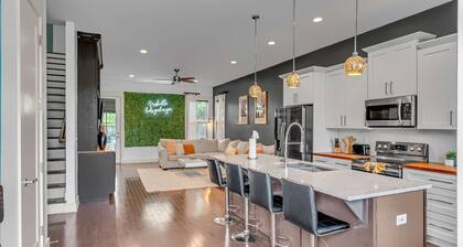 Rooftop Large Backyard Fire Pit Near Downtown Nashville