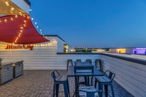 House | 4 bedrooms, Internet - New Rooftop With City Views Game Room DT Nash (Nashville)