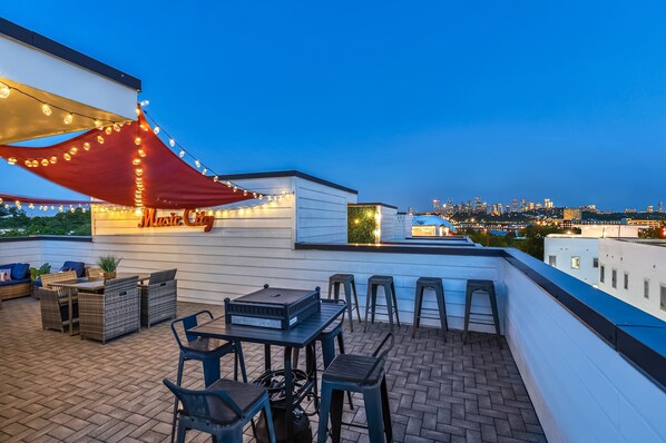 House | 4 bedrooms, Internet - New Rooftop With City Views Game Room DT Nash (Nashville)