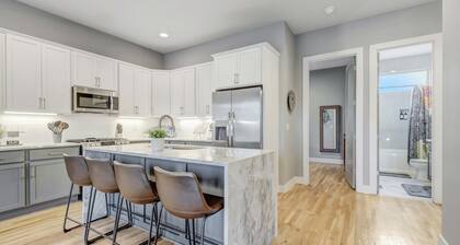 New Rooftop With City Views Game Room DT Nash