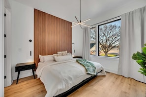 House | 16 bedrooms, desk, Internet - 4 Rooftop Decks 4 Hot Tubs Game Rooms Sauna (Nashville)