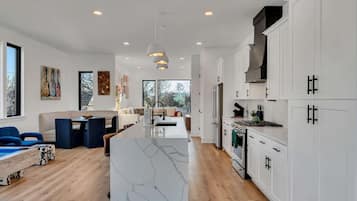 House | 16 bedrooms, Internet