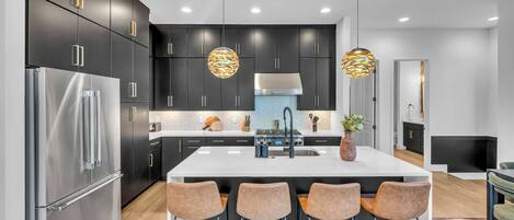 8 bedrooms, Internet