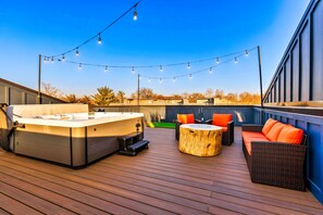 House | 8 bedrooms, Internet - Two Homes Hot Tub Rooftop Deck in Nashville (Nashville)