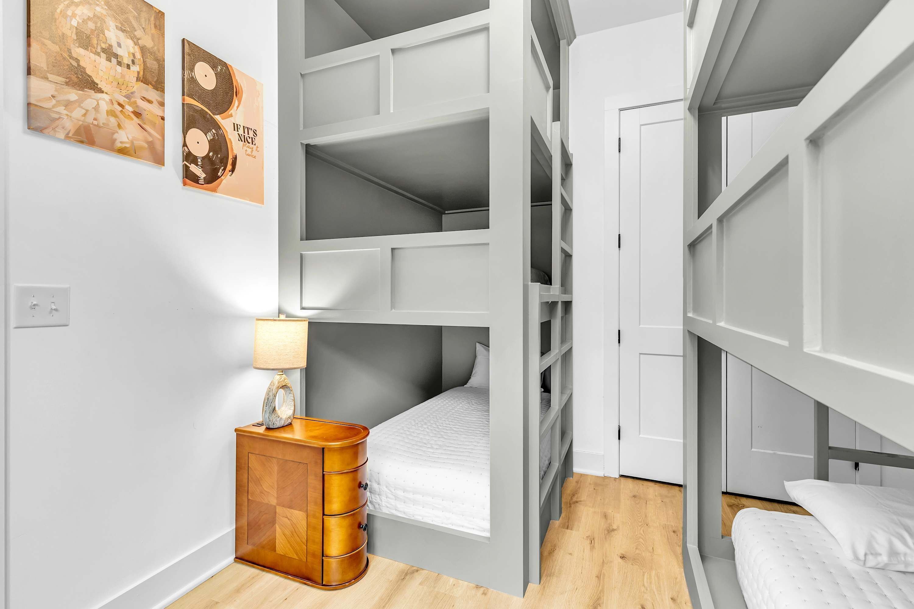 8 bedrooms, Internet