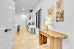 House | 8 bedrooms, Internet - Two Homes Hot Tub Rooftop Deck in Nashville (Nashville)