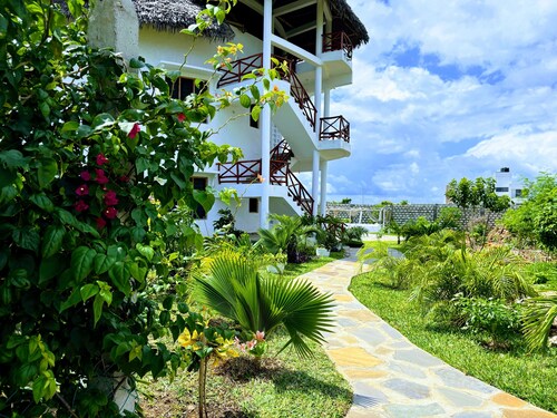Archie’Es is a Stylish - 4bedrooms Villa - Private Pool - Self Catering