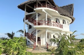 Exterior - Stylish - 4BRM Vacation Rental- Pool- Self Catering (Malindi)