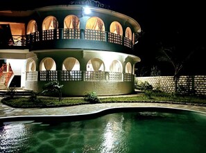 Outdoor pool - Stylish - 4BRM Vacation Rental- Pool- Self Catering (Malindi)