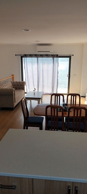 Smart TV, computer monitors