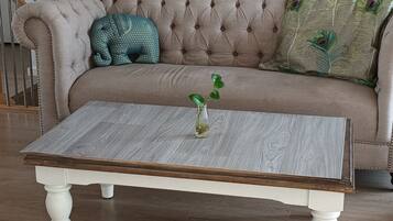 Smart TV, computer monitors