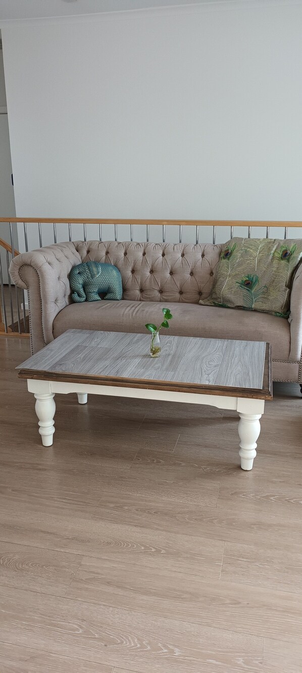 Smart TV, computer monitors