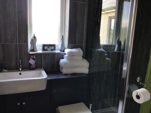 Shower, towels - More Than Just a Room Apartment Carlisle / Borders (Carlisle)