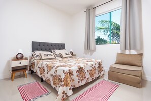 3 habitaciones, tabla de planchar con plancha, wifi y ropa de cama 