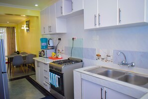 Deluxe-Apartment, Stadtblick | Eigene Küche | Kühlschrank, Mikrowelle, Kochgeschirr/Geschirr/Besteck