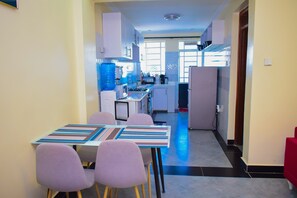 Deluxe-Apartment, Stadtblick | Eigene Küche | Kühlschrank, Mikrowelle, Kochgeschirr/Geschirr/Besteck