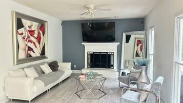 智能电视、壁炉