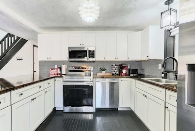 Modern 4 Bedroom Home with Sauna and Game Room in Gated Lake Community