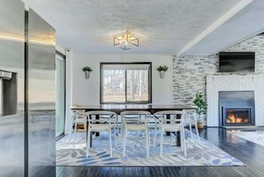 Dining - Modern 4 Bedroom Home with Sauna and Game Room in Gated Lake Community (East Stroudsburg)